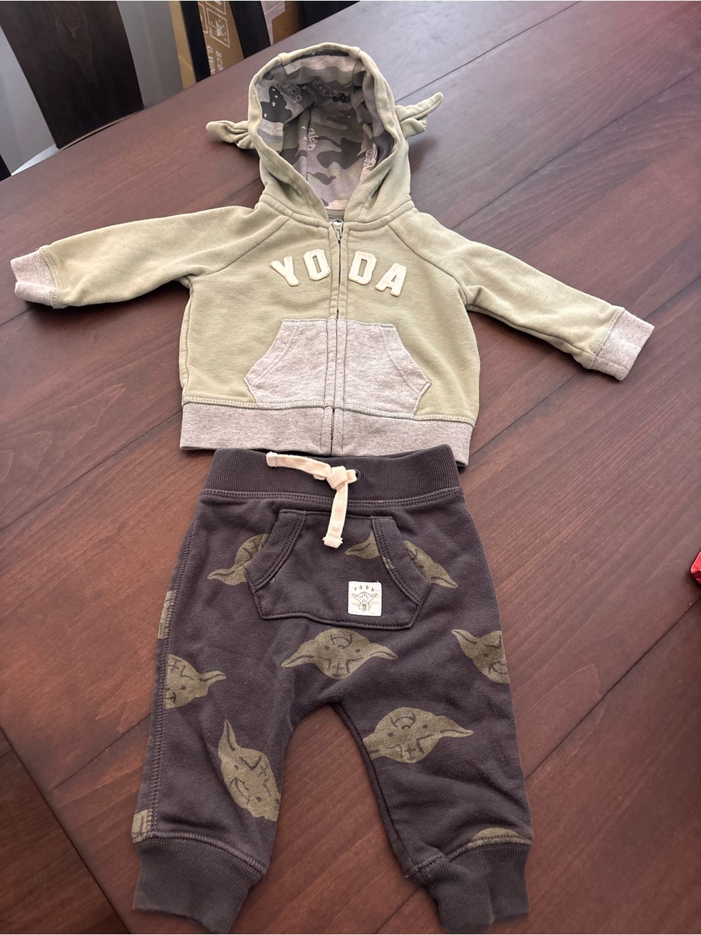 Baby GAP YODA Hoodie & Joggers 2 pc Set size 3-6 months